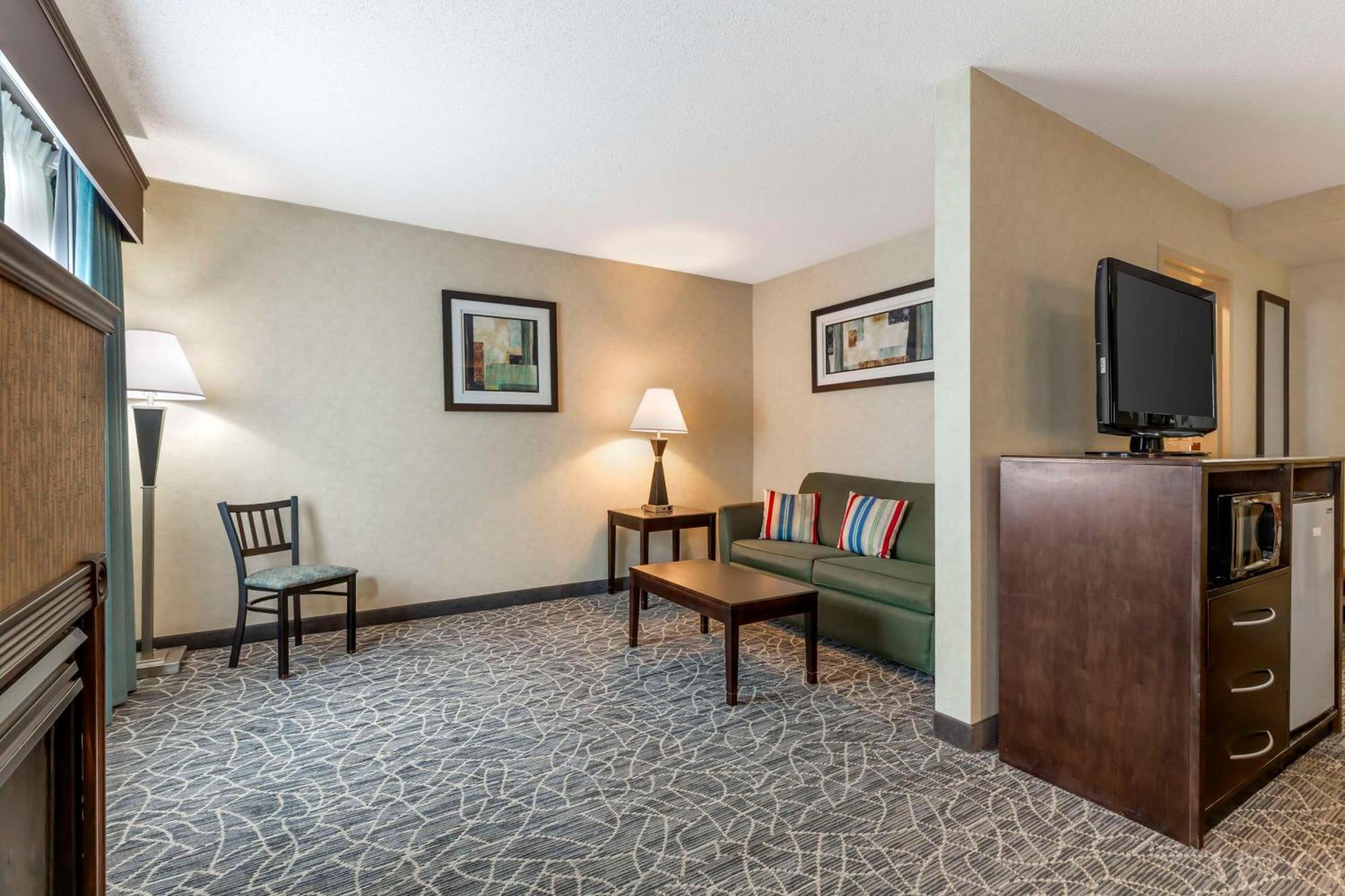 Best Western Plus Berkshire Hills Inn&Suites Pittsfield Buitenkant foto